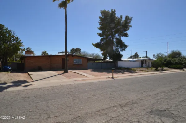 $1,795 | 7118 East Elbow Bay Drive, Tucson, AZ 85710