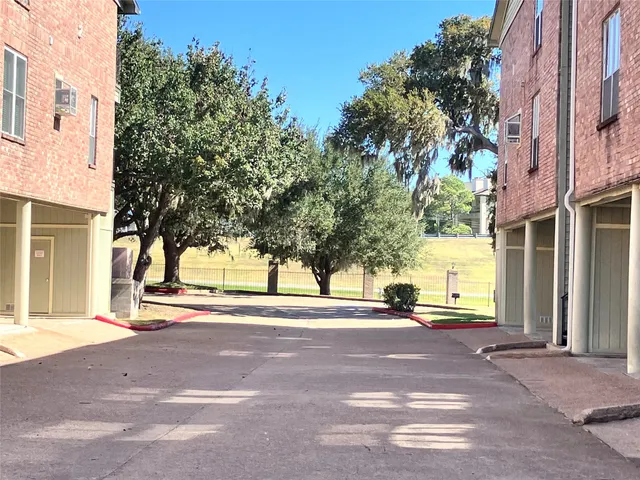 $1,425 | 18800 Egret Bay Boulevard, Unit 110, Webster, TX 77058