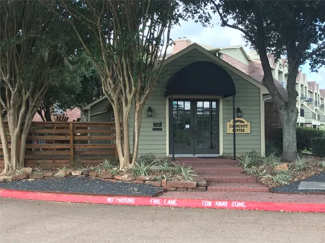 $1,425 | 18800 Egret Bay Boulevard, Unit 110, Webster, TX 77058