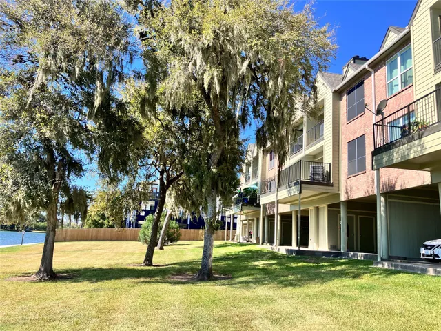 $1,425 | 18800 Egret Bay Boulevard, Unit 110, Webster, TX 77058