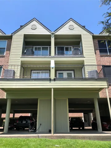 $1,425 | 18800 Egret Bay Boulevard, Unit 110, Webster, TX 77058