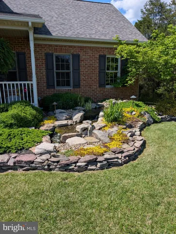 a view of a house with backyard swimming pool and sitting area