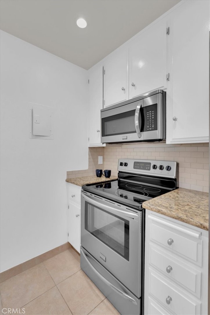 2521 West Sunflower Avenue, Unit H2 Santa Ana, CA 92704 - Photo 11 of 30 a kitchen with cabinets and steel appliances