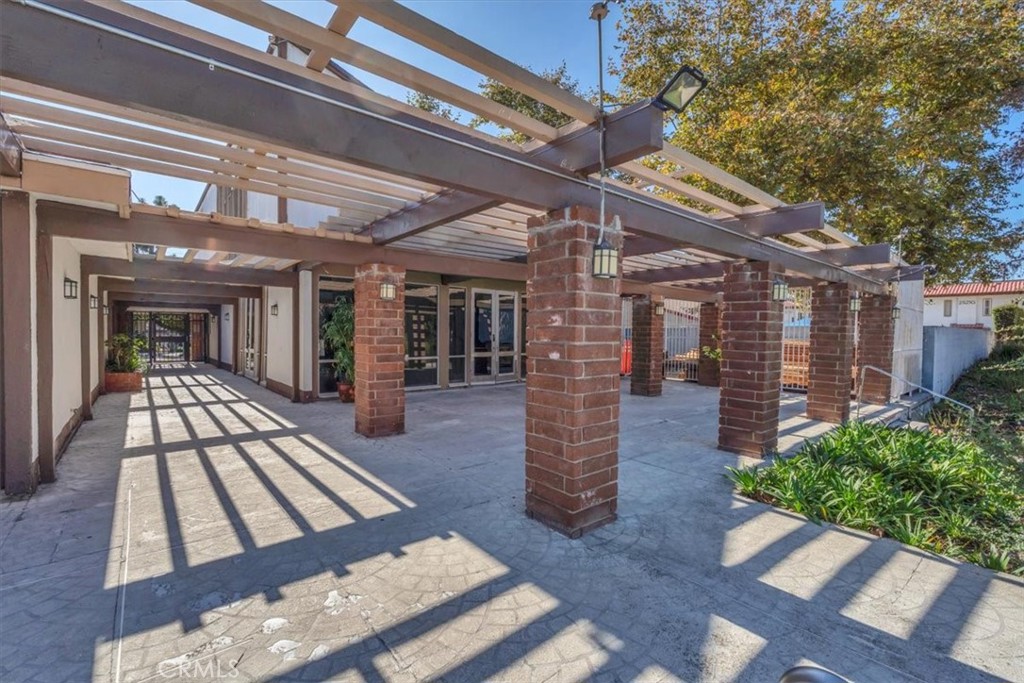 2521 West Sunflower Avenue, Unit H2 Santa Ana, CA 92704 - Photo 28 of 30 a view of outdoor space