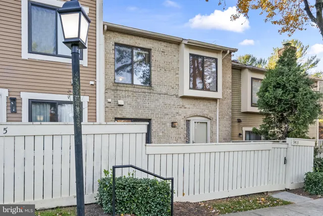$300,000 | 9413 Penshurst Court, Gaithersburg, MD 20886