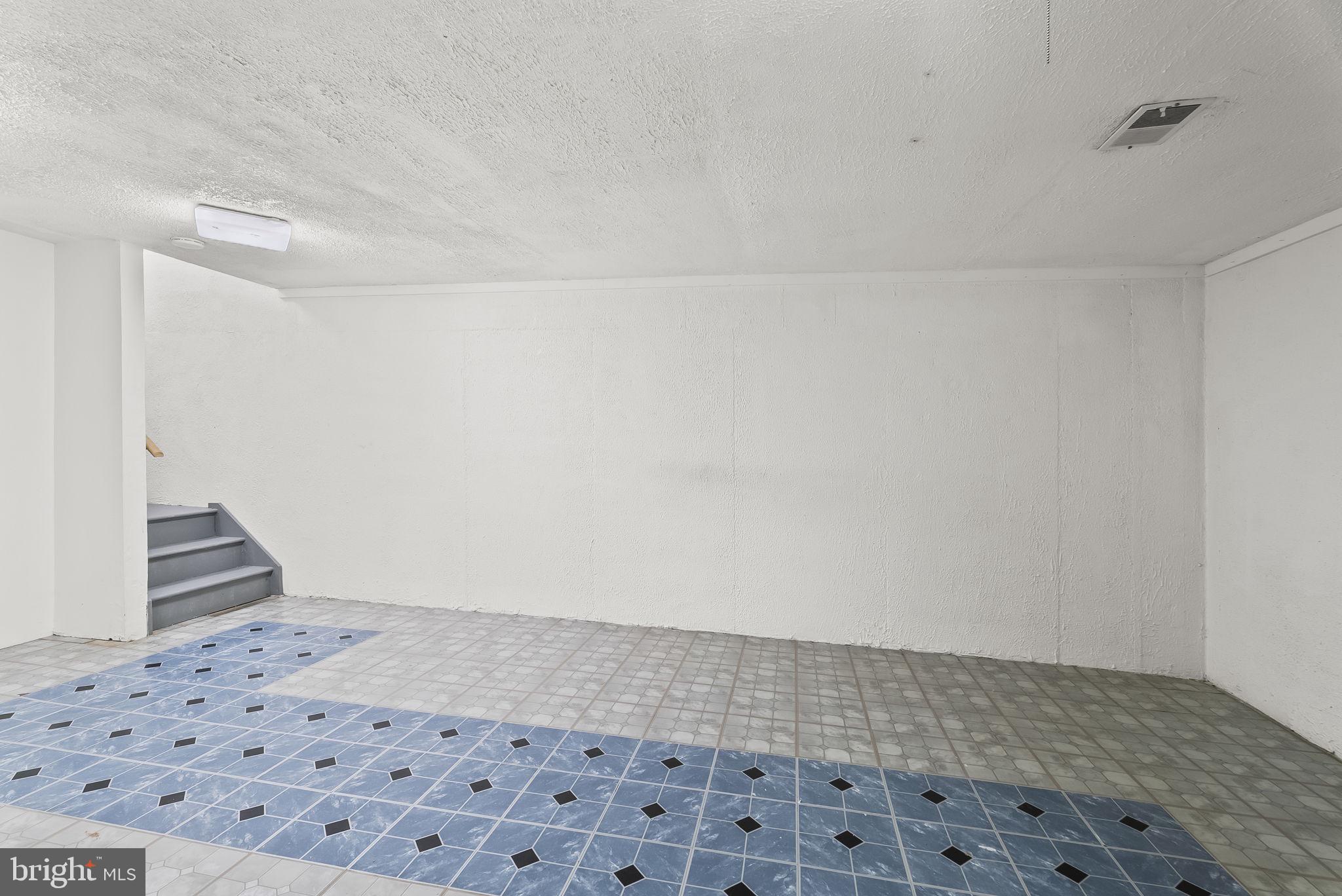 9413 Penshurst Court Gaithersburg, MD 20886 - Photo 25 of 32 a view of an empty room