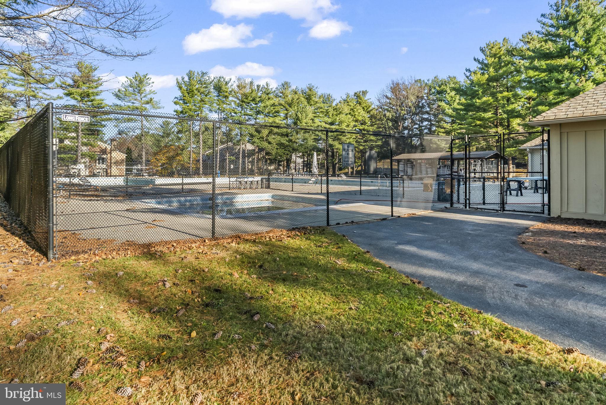 9413 Penshurst Court Gaithersburg, MD 20886 - Photo 29 of 32 a view of yard