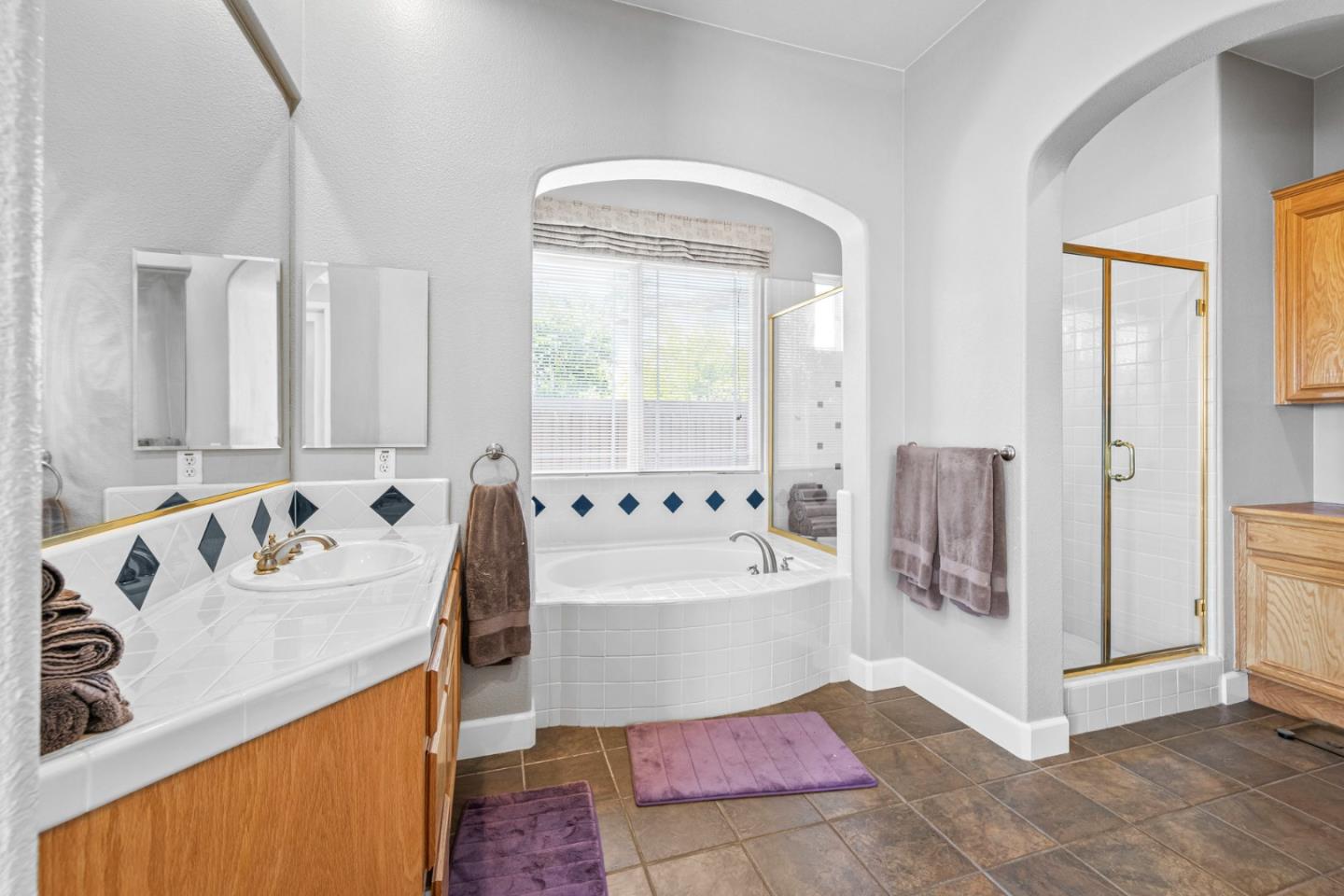 6850 Eagle Ridge Drive Gilroy, CA 95020 - Photo 16 of 51 a bathroom with a tub sink and mirror