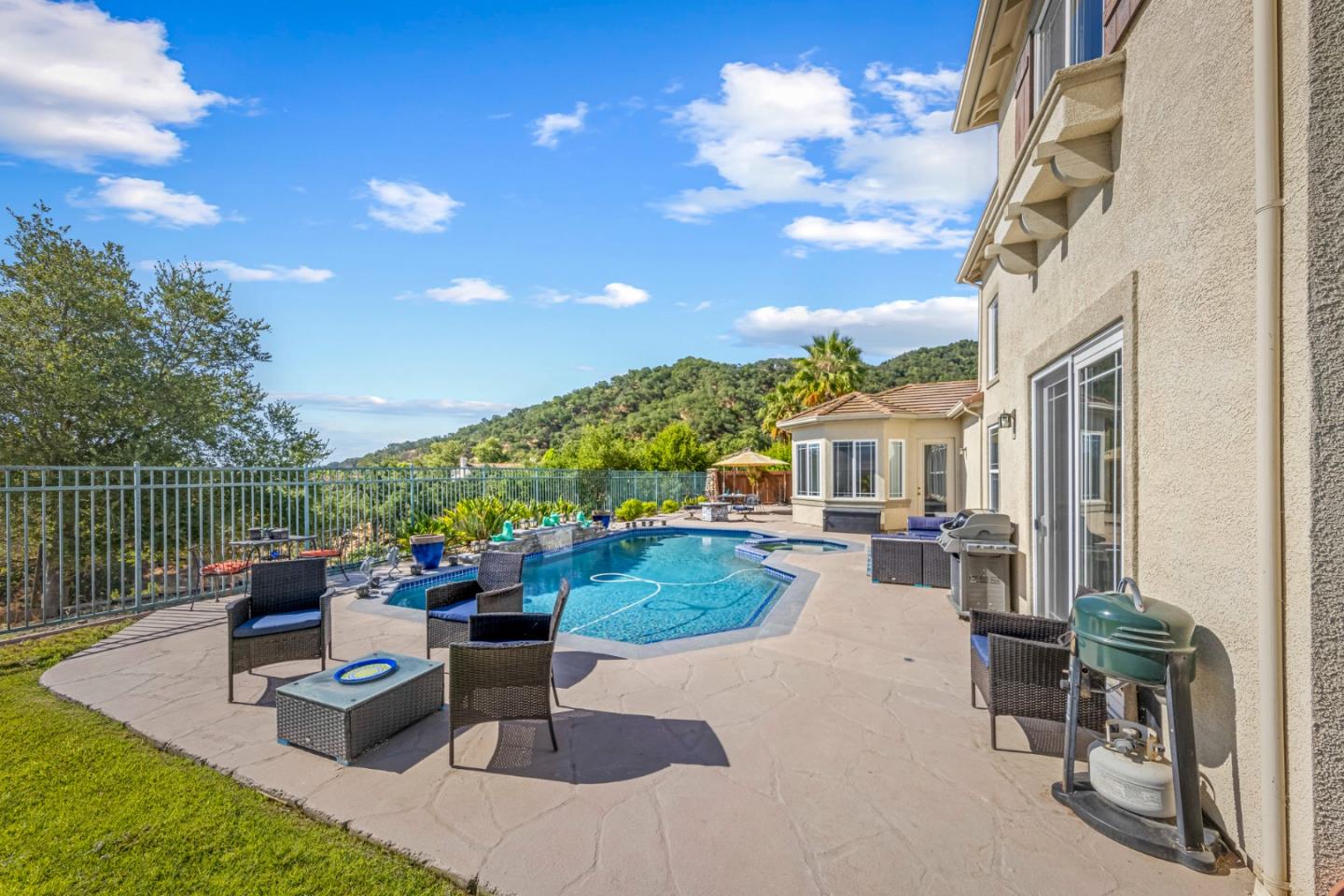 6850 Eagle Ridge Drive Gilroy, CA 95020 - Photo 30 of 51 a patio with table and chairs and potted plants