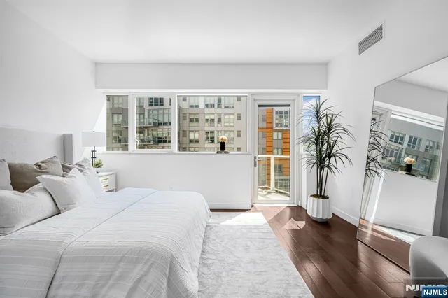 $1,279,888 | 800 Ave At Port Imperial, Unit 821, Weehawken, NJ 07086