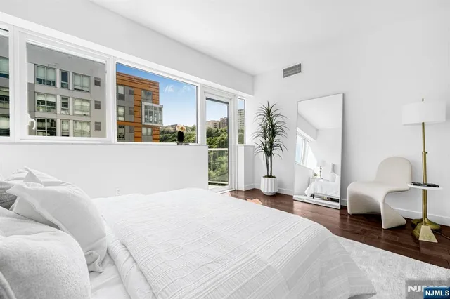 $1,279,888 | 800 Ave At Port Imperial, Unit 821, Weehawken, NJ 07086