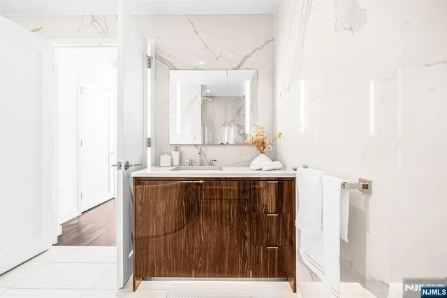 $1,279,888 | 800 Ave At Port Imperial, Unit 821, Weehawken, NJ 07086