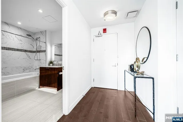 $1,279,888 | 800 Ave At Port Imperial, Unit 821, Weehawken, NJ 07086