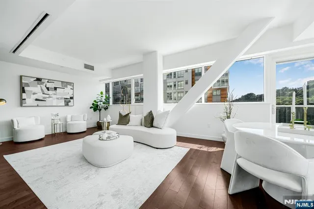 $1,279,888 | 800 Ave At Port Imperial, Unit 821, Weehawken, NJ 07086