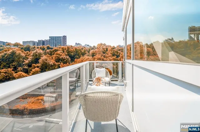 $1,279,888 | 800 Ave At Port Imperial, Unit 821, Weehawken, NJ 07086