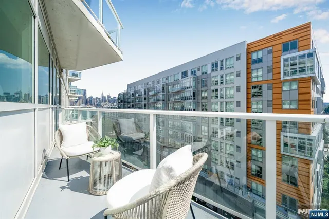 $1,279,888 | 800 Ave At Port Imperial, Unit 821, Weehawken, NJ 07086