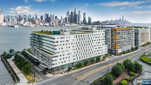 $1,279,888 | 800 Ave At Port Imperial, Unit 821, Weehawken, NJ 07086