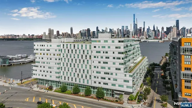 $1,279,888 | 800 Ave At Port Imperial, Unit 821, Weehawken, NJ 07086