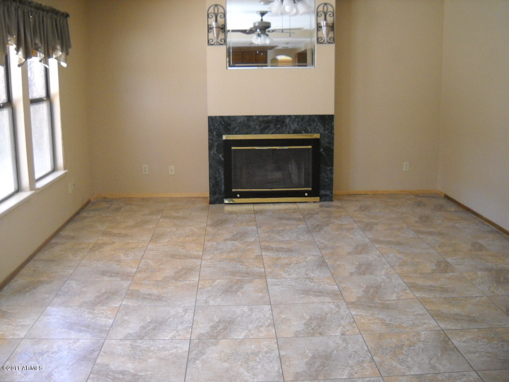 1813 East Redfield Road Phoenix, AZ 85022 - Photo 12 of 22 FAMILY ROOM