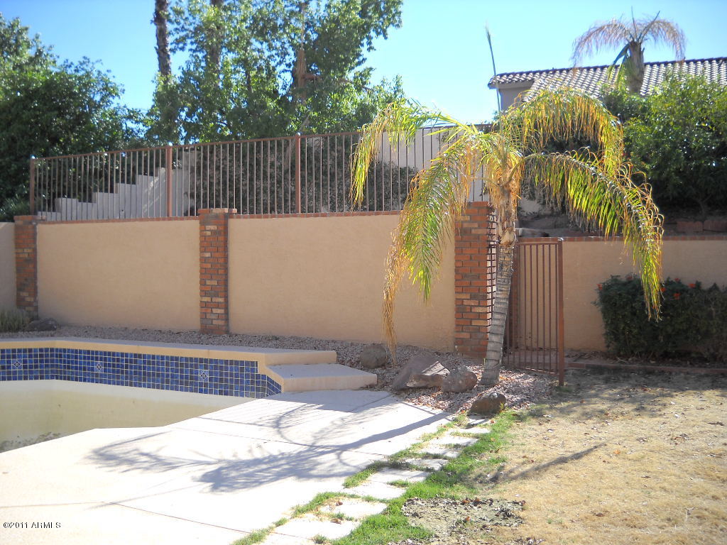 1813 East Redfield Road Phoenix, AZ 85022 - Photo 17 of 22 BACK