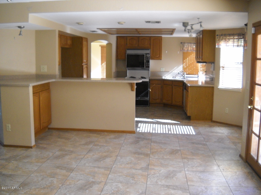 1813 East Redfield Road Phoenix, AZ 85022 - Photo 22 of 22 KITCHEN