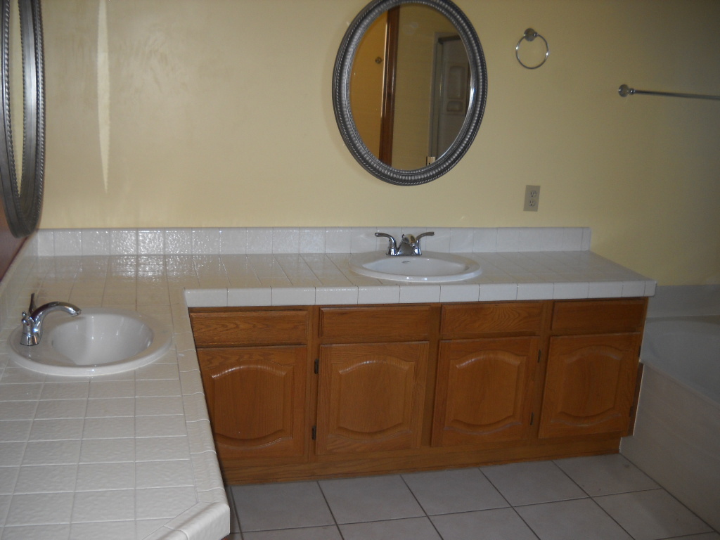 1813 East Redfield Road Phoenix, AZ 85022 - Photo 10 of 22 BATHROOM