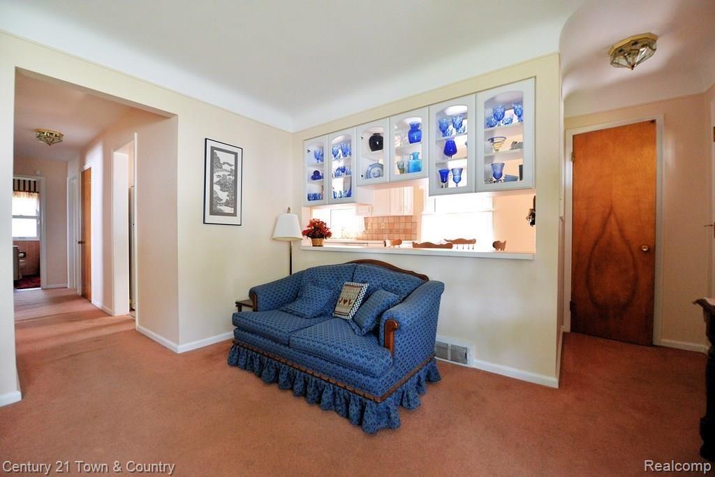 3421 Chester Road Royal Oak, MI 48073 - Photo 13 of 36 Living Room