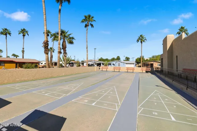 a view of a parking area