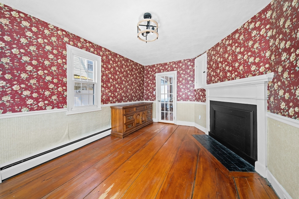 25 High Street Amesbury, MA 01913 - Photo 11 of 35