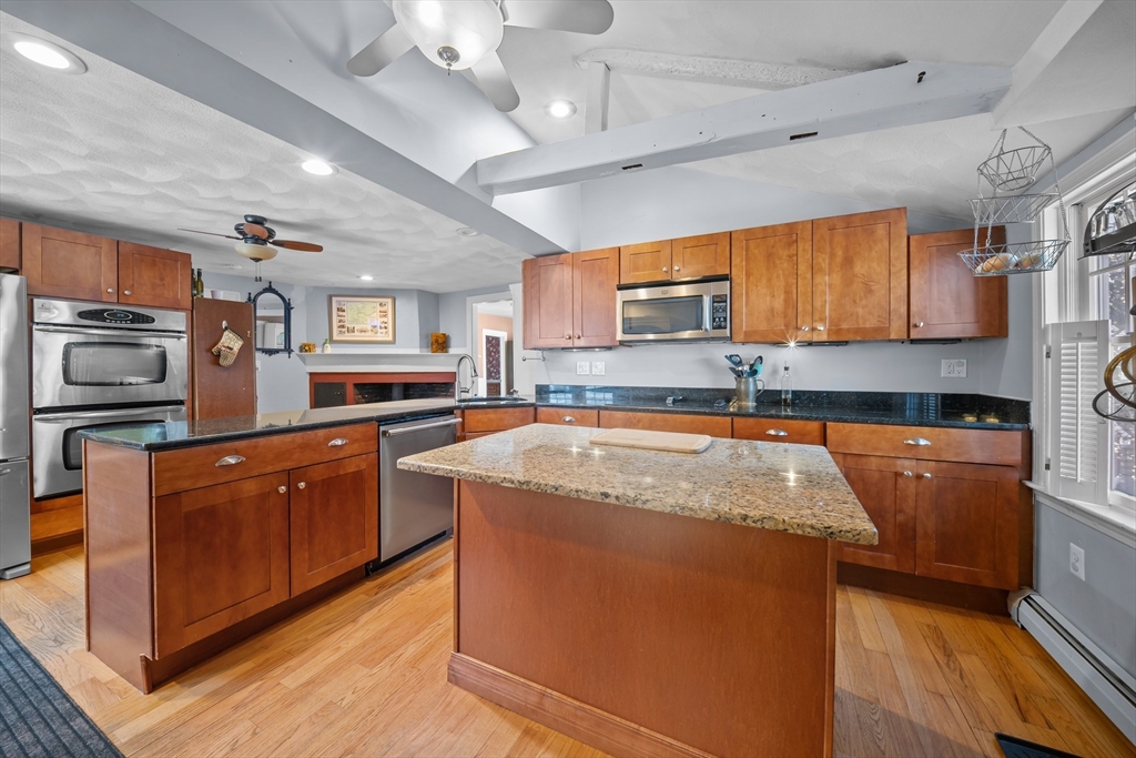25 High Street Amesbury, MA 01913 - Photo 3 of 35