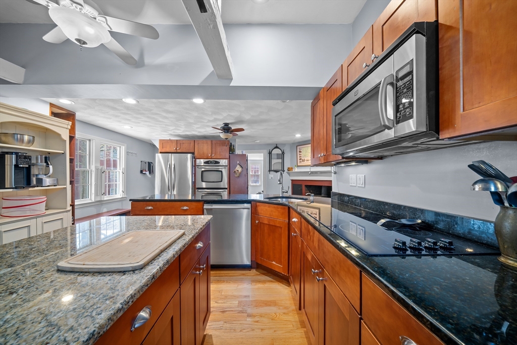 25 High Street Amesbury, MA 01913 - Photo 4 of 35