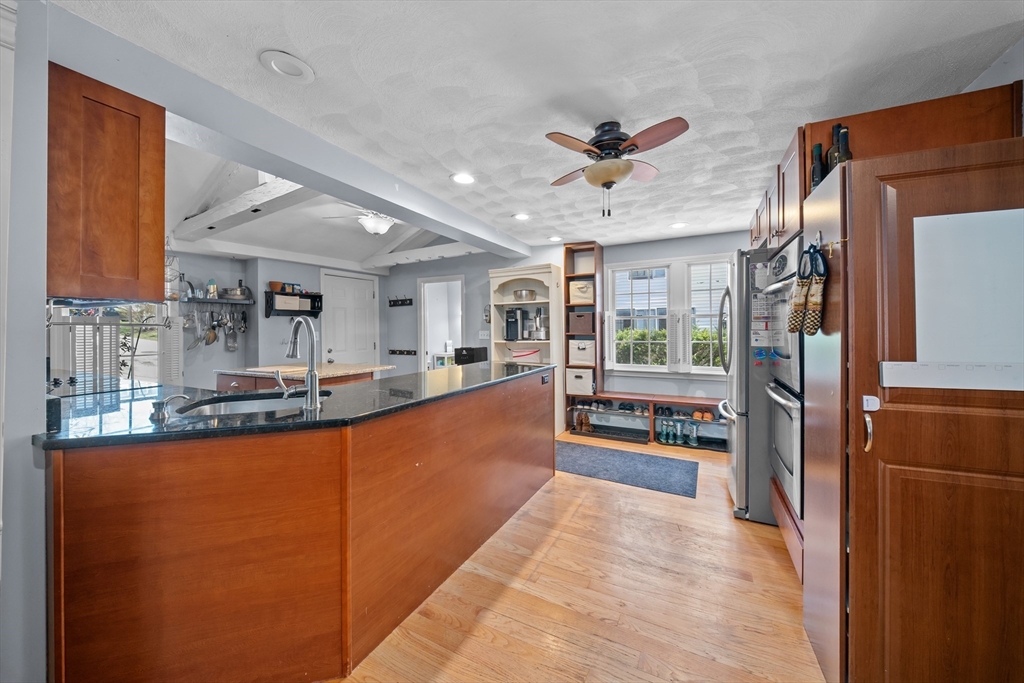 25 High Street Amesbury, MA 01913 - Photo 5 of 35
