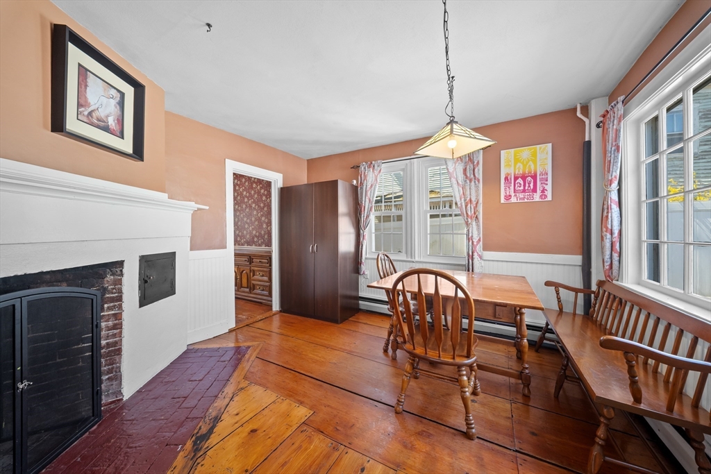 25 High Street Amesbury, MA 01913 - Photo 8 of 35