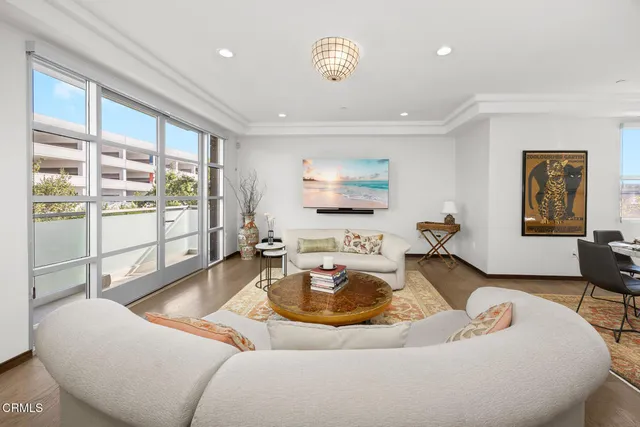 $1,469,250 | 257 South Hudson Avenue, Unit 301, Pasadena, CA 91101