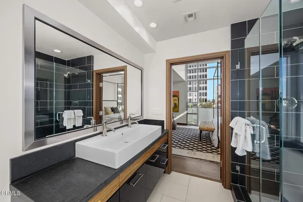 $1,369,777 | 257 South Hudson Avenue, Unit 301, Pasadena, CA 91101
