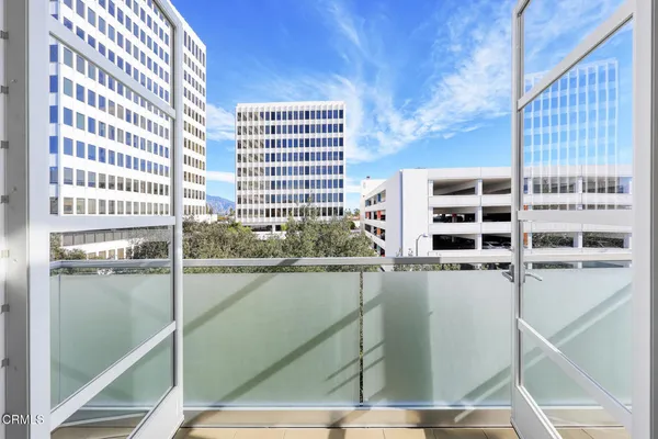 $1,369,777 | 257 South Hudson Avenue, Unit 301, Pasadena, CA 91101