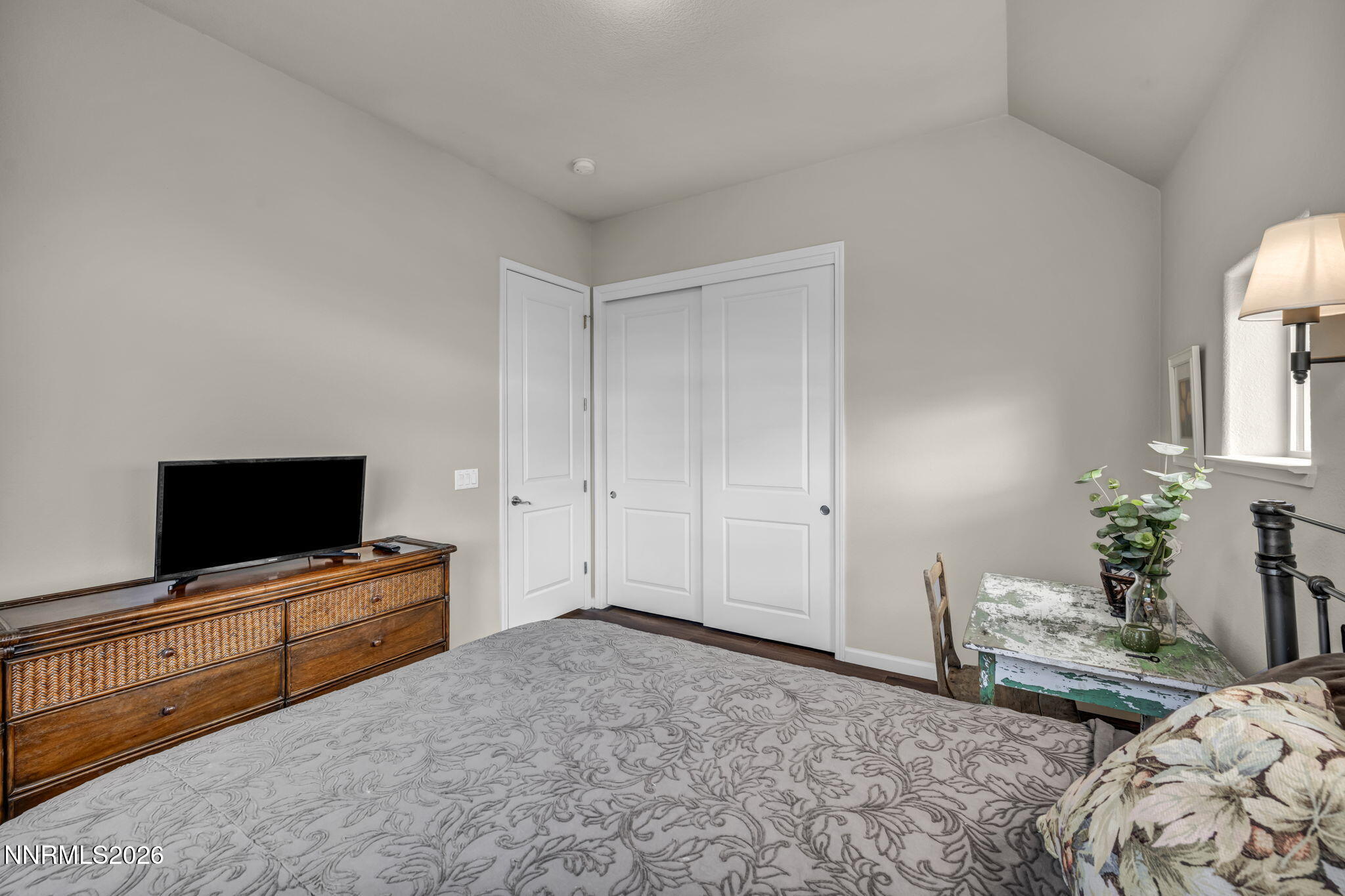 9900 Wilbur May Parkway, Unit 2405 Reno, NV 89521 - Photo 45 of 81 a living room with furniture and a flat screen tv