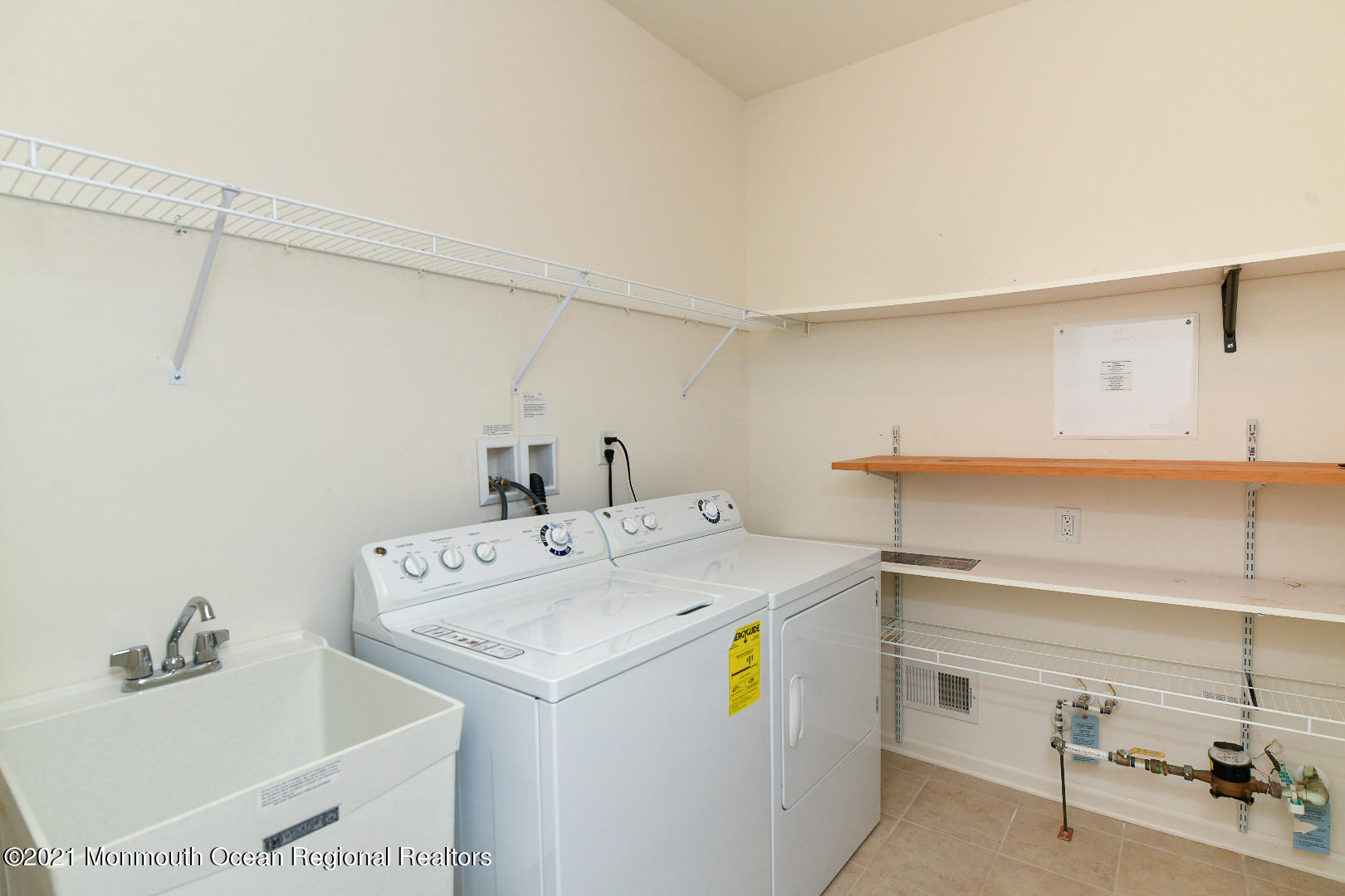 33 Comtois Road Manalapan, NJ 07726 - Photo 20 of 26 a utility room with dryer and washer