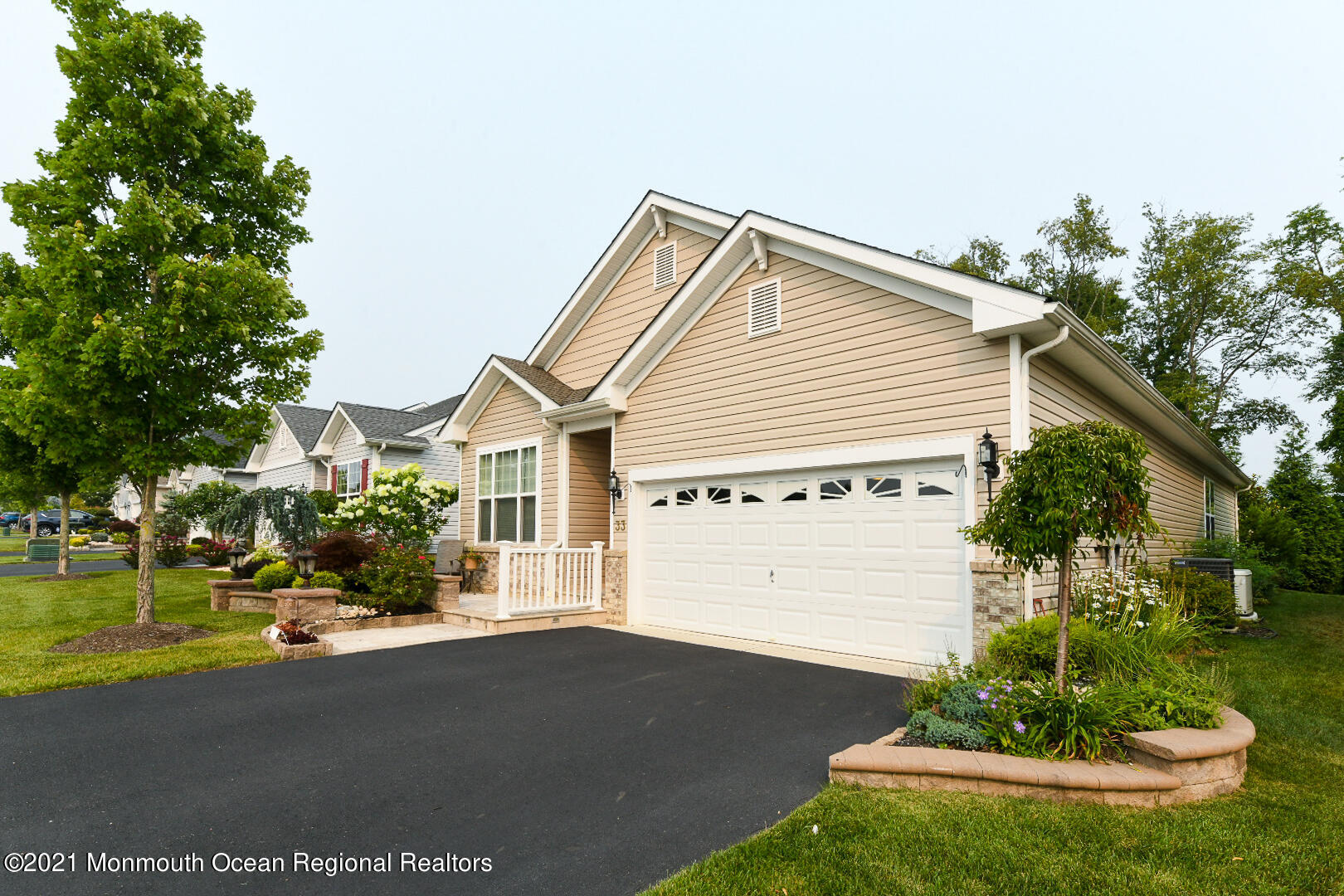 33 Comtois Road Manalapan, NJ 07726 - Photo 4 of 26 a view of a house with a yard