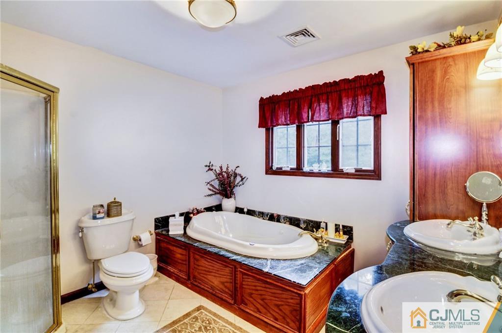 85 Meredith Road Colonia, NJ 07067 - Photo 9 of 21 Gallery Image 9