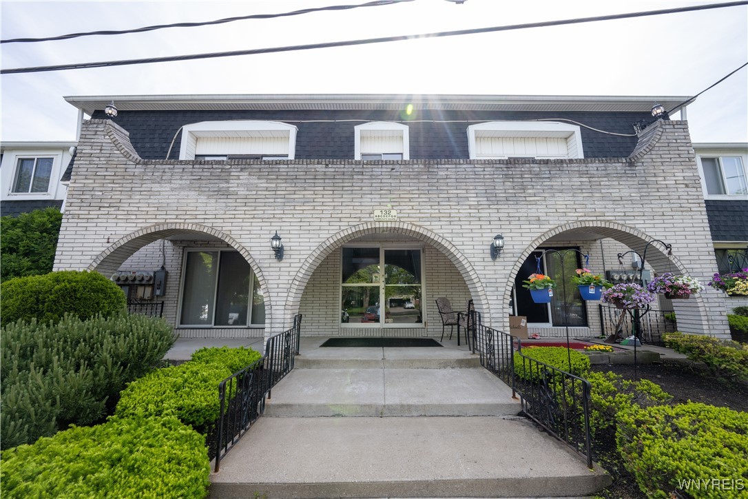 132 Harrogate Square, Unit E Amherst, NY 14221 - Photo 3 of 22