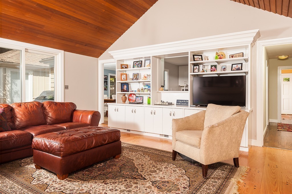 236 Glen Road Weston, MA 02493 - Photo 5 of 12