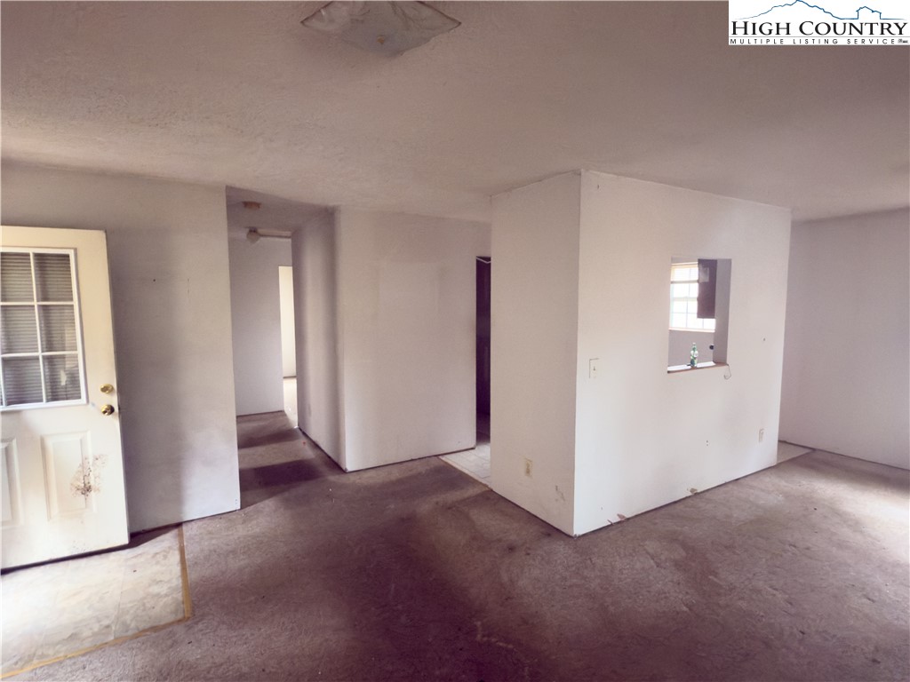 512 Jake's Mountain Road Deep Gap, NC 28618 - Photo 4 of 12 Gallery Image 4