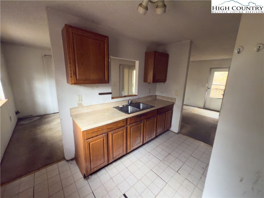 512 Jake's Mountain Road Deep Gap, NC 28618 - Photo 8 of 12 Gallery Image 8