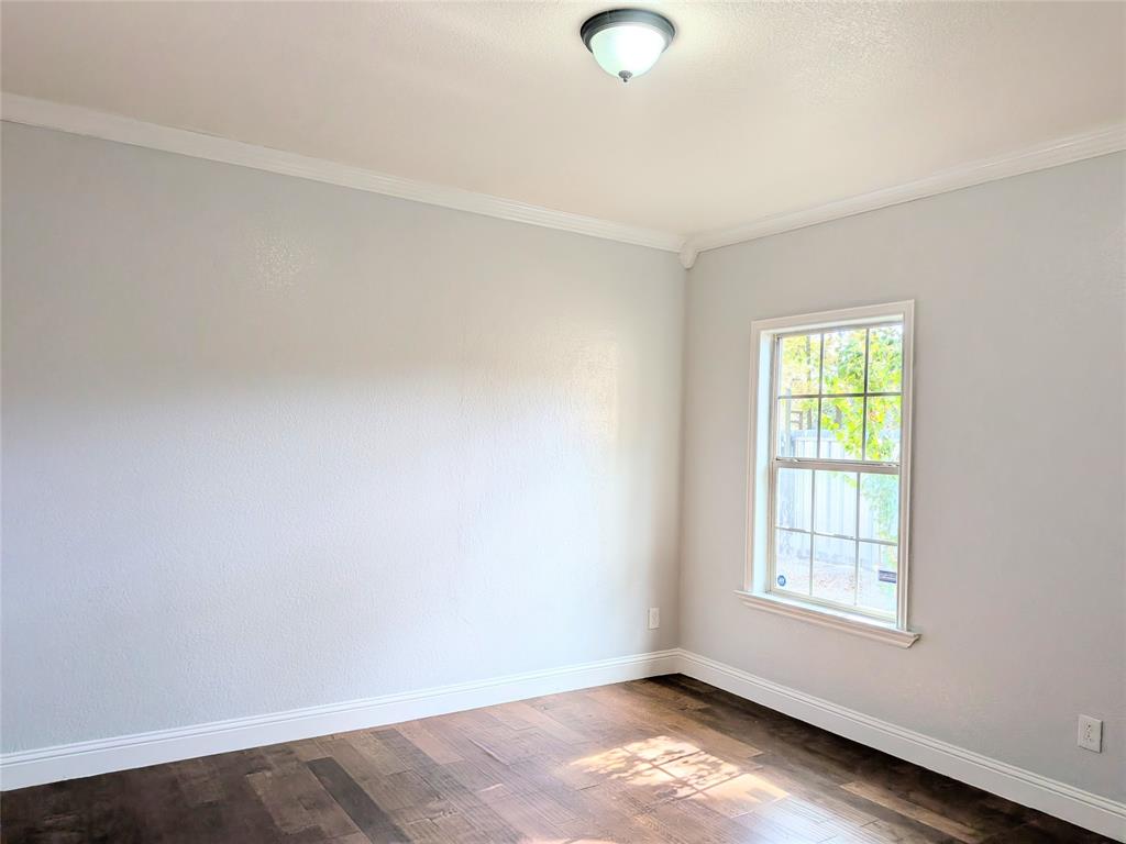 608 Holcomb Road Dallas, TX 75217 - Photo 10 of 23 an empty room with window