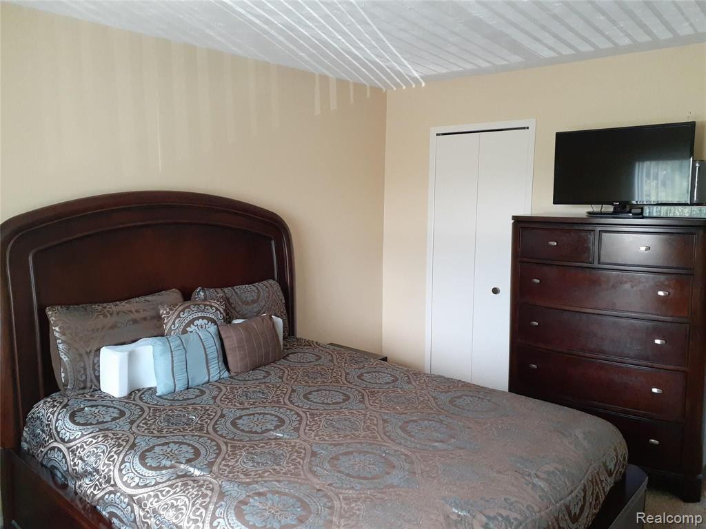 27420 Evergreen Road, Unit 34 Lathrup Village, MI 48076 - Photo 7 of 20