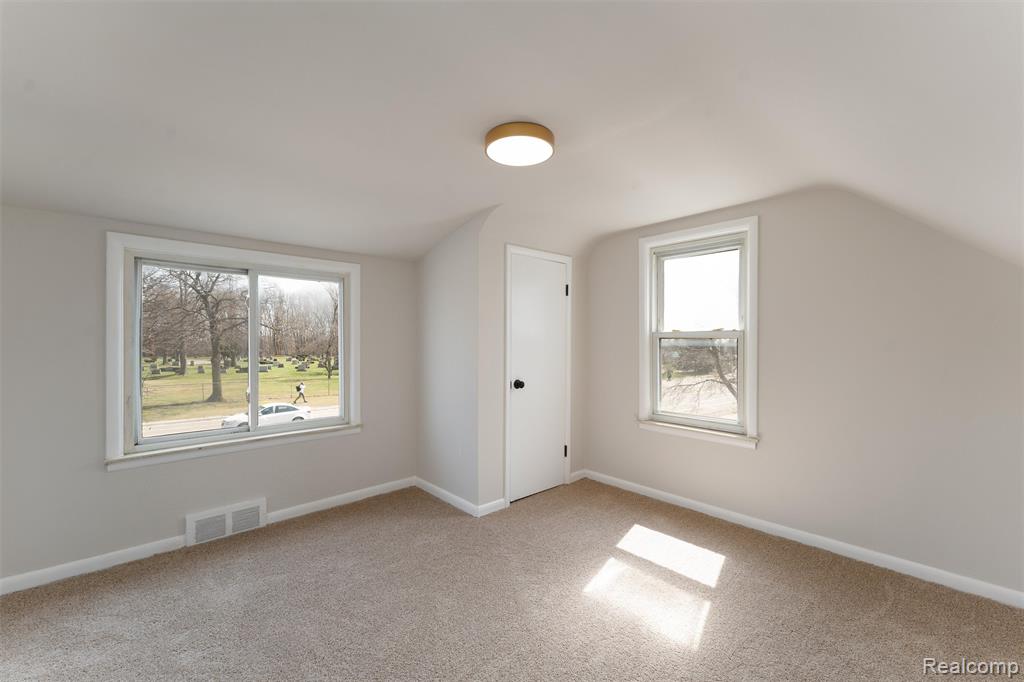 917 North Perry Street Pontiac, MI 48340 - Photo 21 of 37