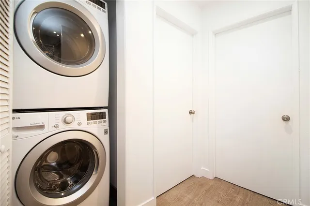 a close up view of a washer and dryer