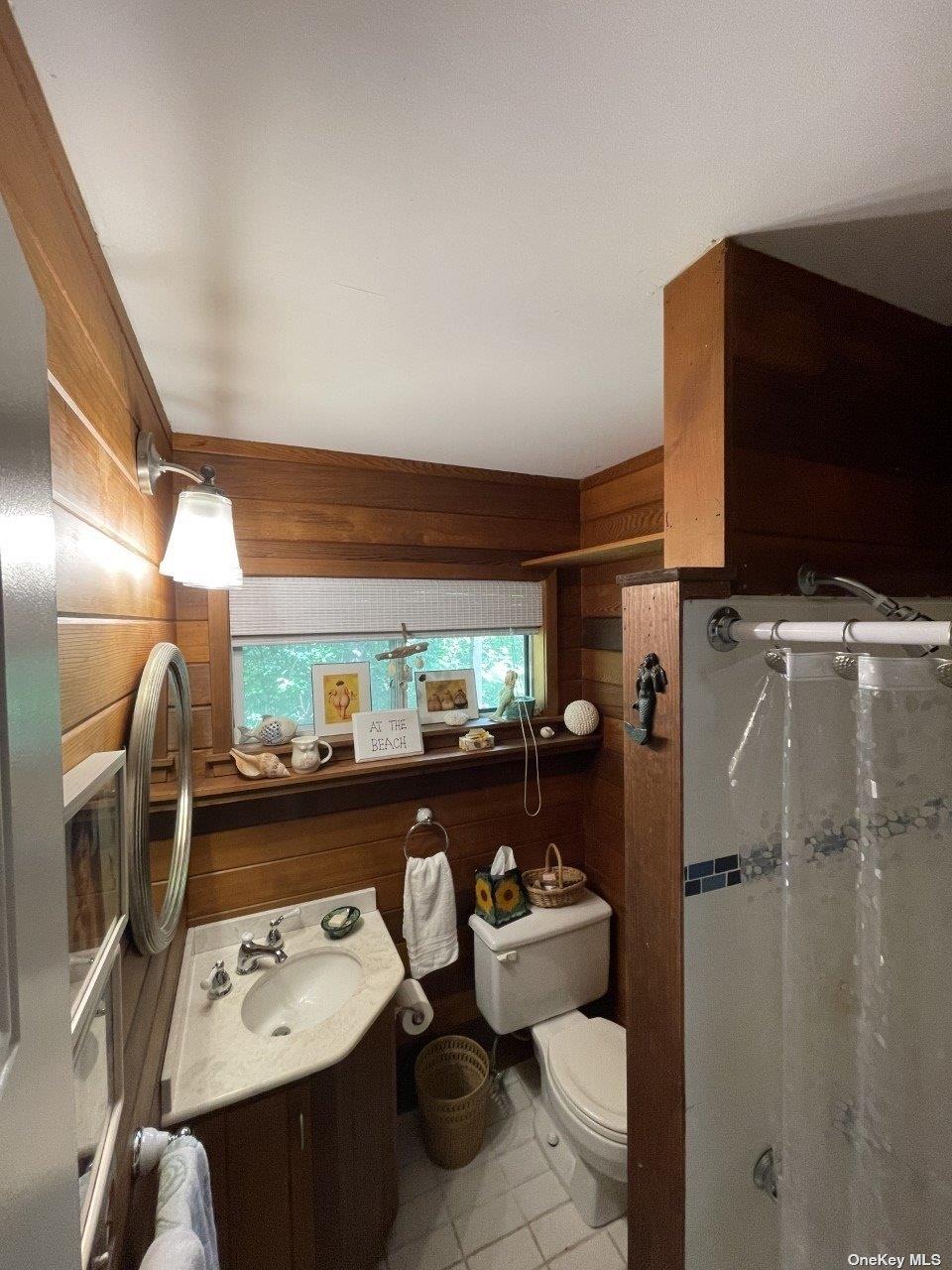 275 Wilmot Road Ocean Beach, NY 11770 - Photo 17 of 19 a bathroom with a sink toilet and tub