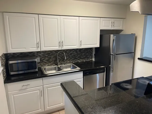 $1,600 | 8229 Kingsbrook Road, Unit 228, Houston, TX 77024